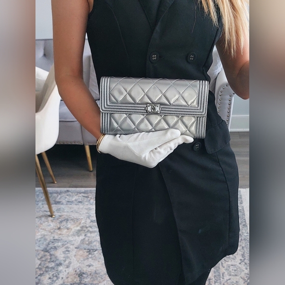 💜CHANEL Patent Leather Boy Flap Wallet/Clutch💜 - Picture 6 of 17